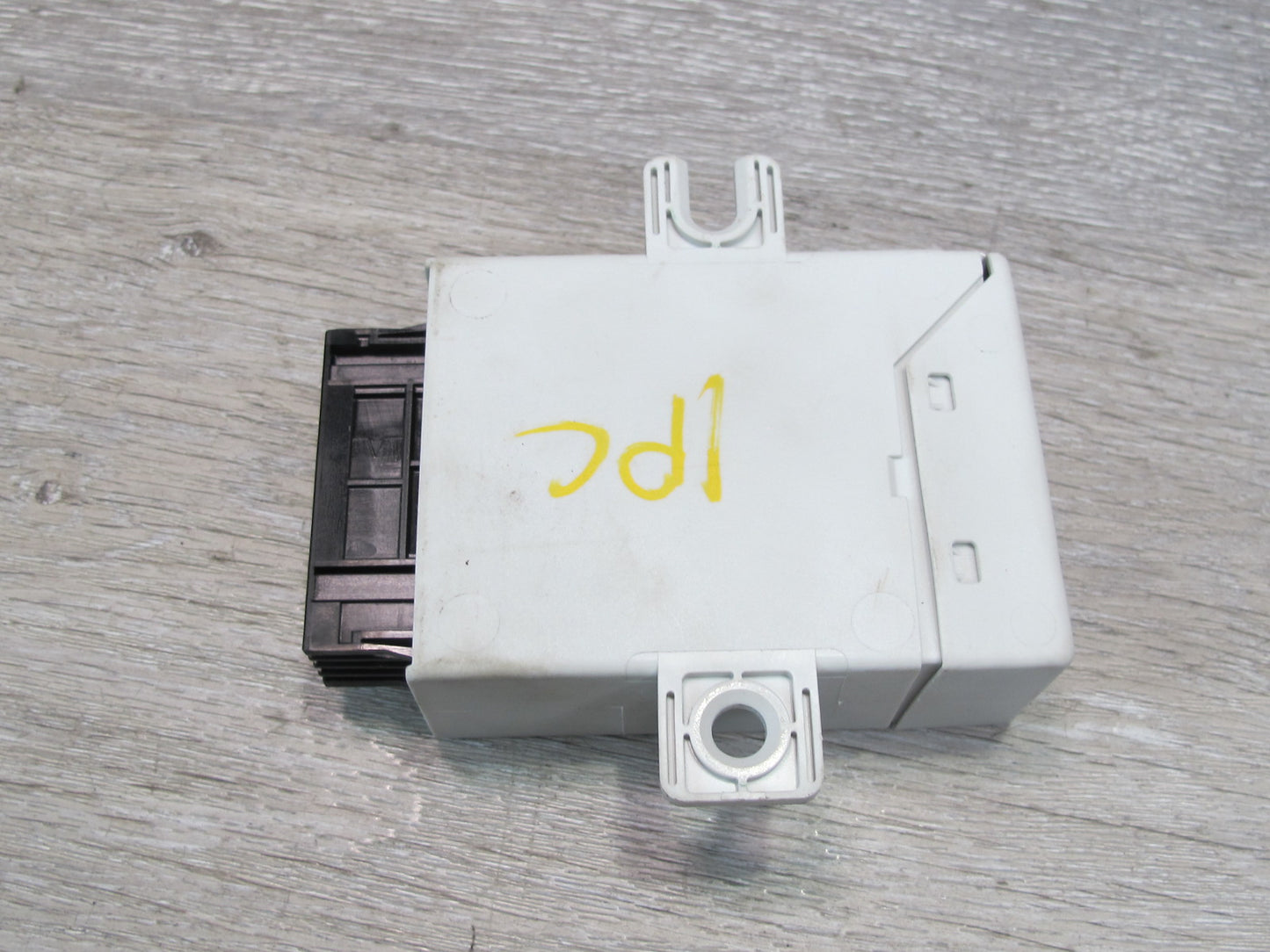 2008-2010 Porsche Cayenne 957 TPMS Tire Pressure Monitor Control Module