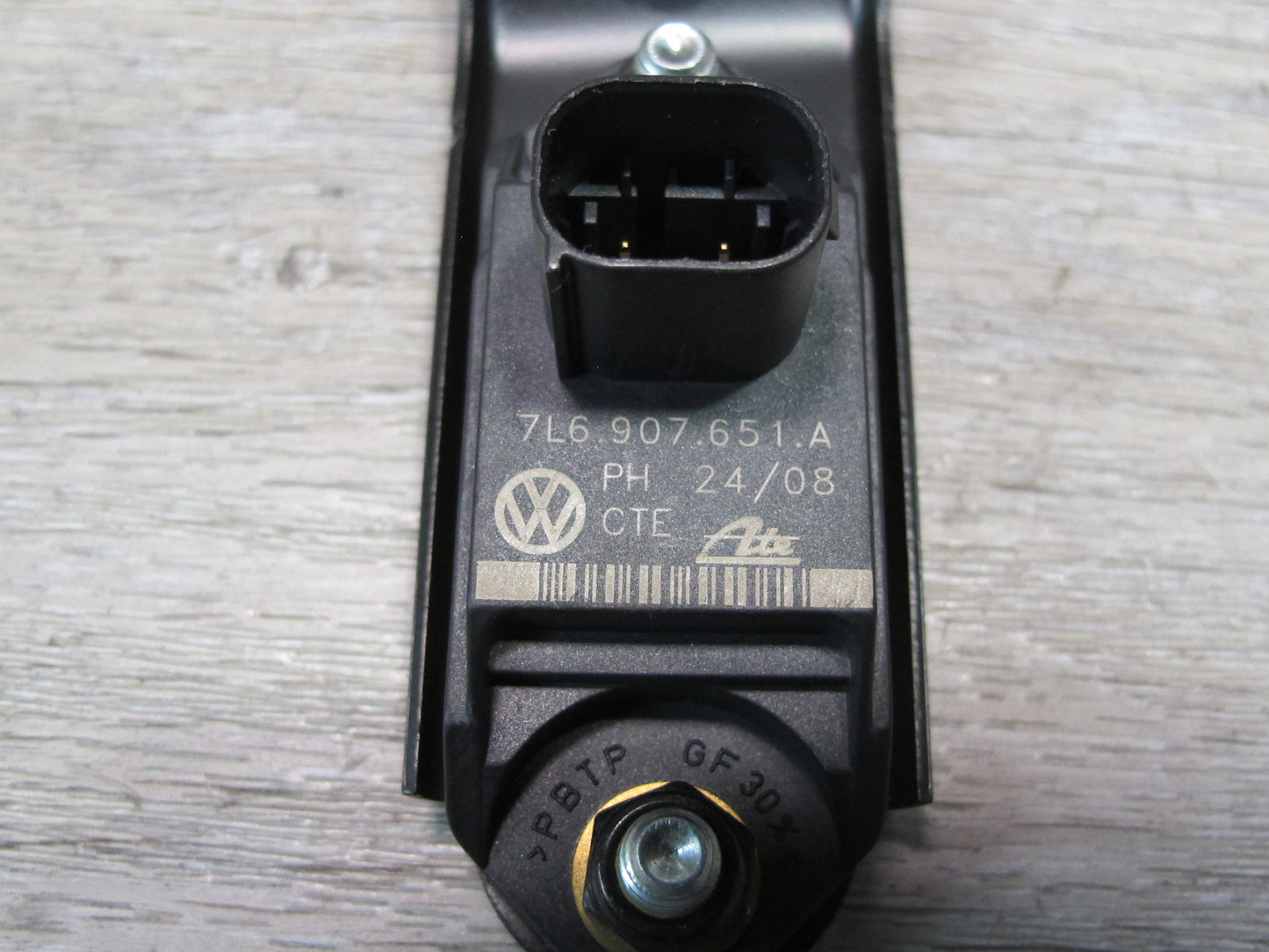 2008-2010 Porsche Cayenne 957 Rear Lid Tilt Angle Sensor 7L5907101A