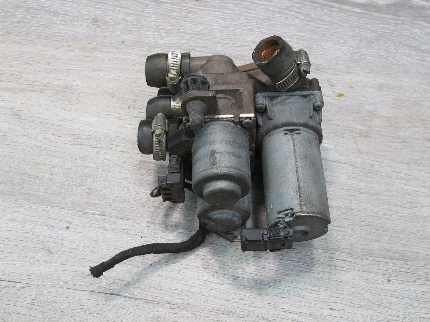 94-99 Mercedes W140 S-class Heater Control Water Valve 0018301484 OEM