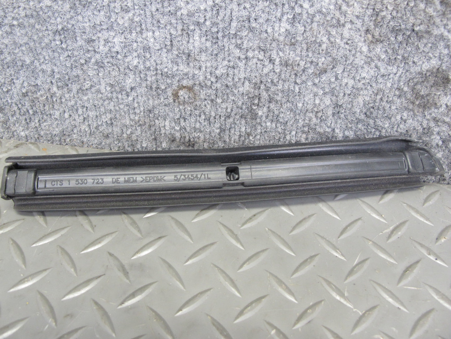 10-19 Nissan 370Z Conv Set of 8 Left & Right Side Roof Weatherstrip & Guide OEM