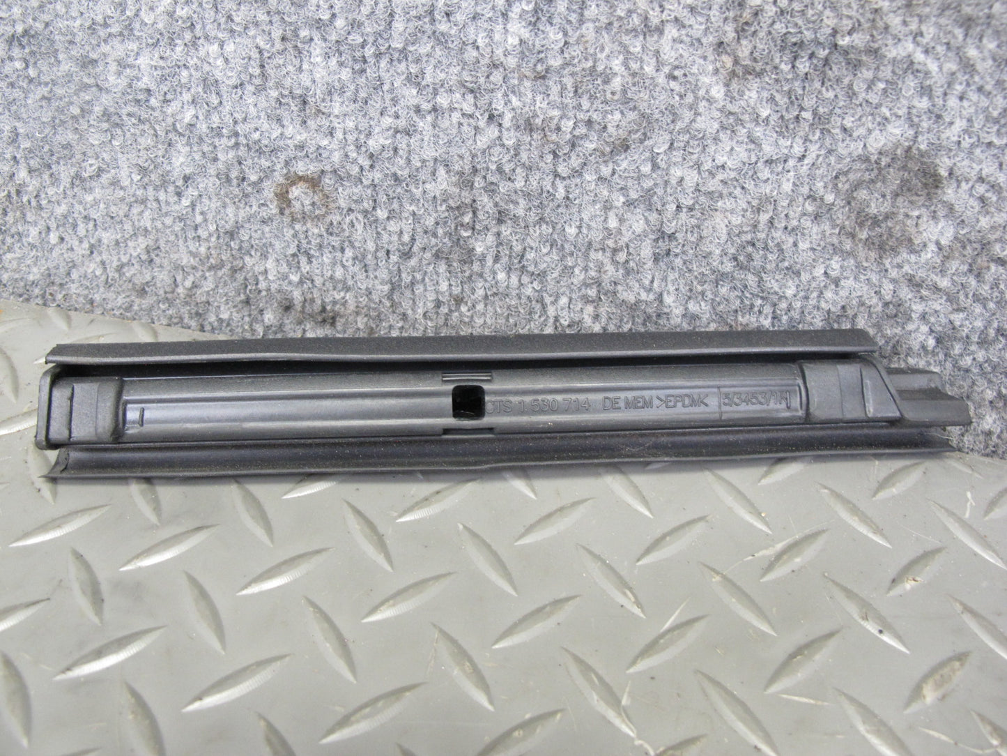 10-19 Nissan 370Z Conv Set of 8 Left & Right Side Roof Weatherstrip & Guide OEM