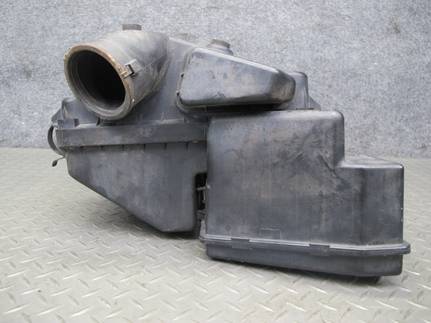 91-92 Toyota SW21L MR2 2.2L 5SFE Air Intake Cleaner Filter Box Resonator OEM
