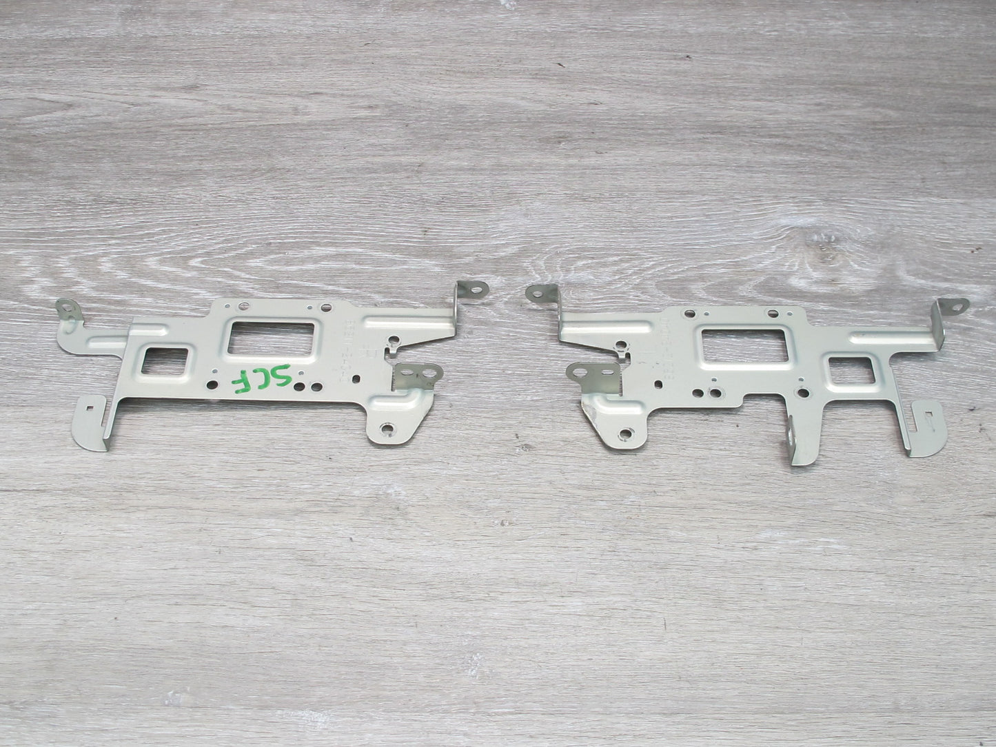 92-00 Lexus UZZ30L SC300 SC400 Dash Radio Left & Right Mount Bracket Set OEM
