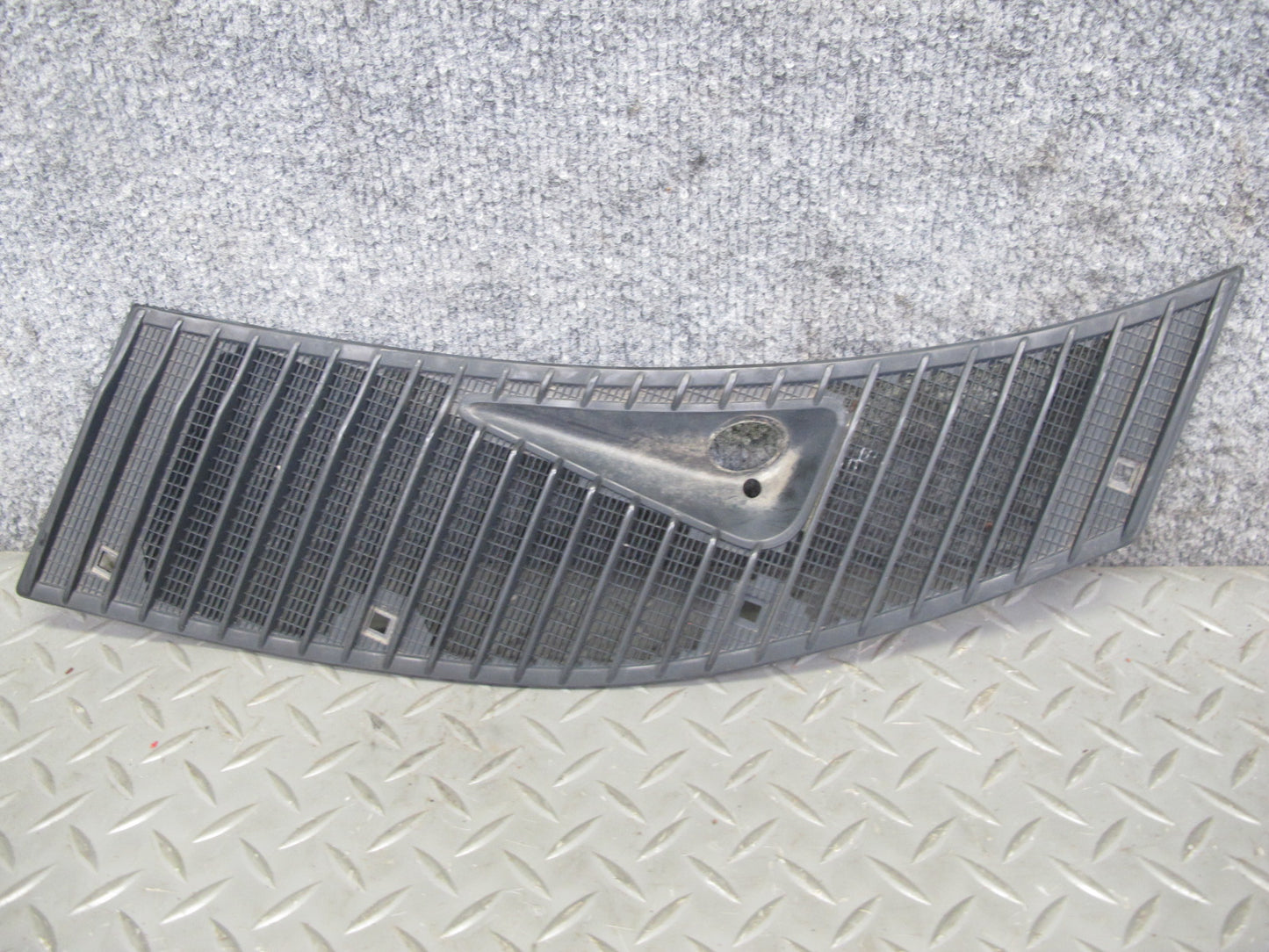 75-85 Mercedes W123 Set of 2 Front Left & Right Hood Vent Cowl Grille OEM