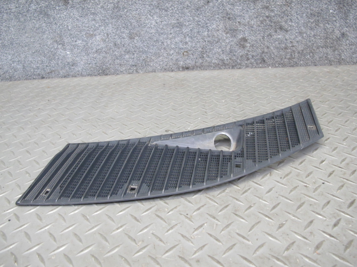 75-85 Mercedes W123 Set of 2 Front Left & Right Hood Vent Cowl Grille OEM