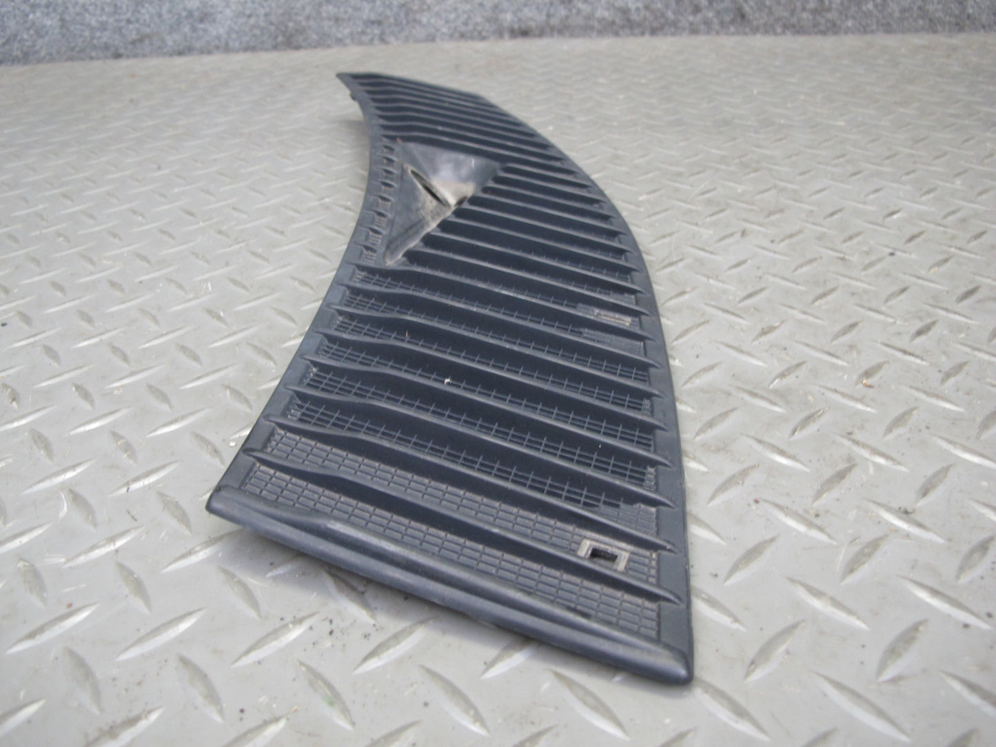 75-85 Mercedes W123 Set of 2 Front Left & Right Hood Vent Cowl Grille OEM