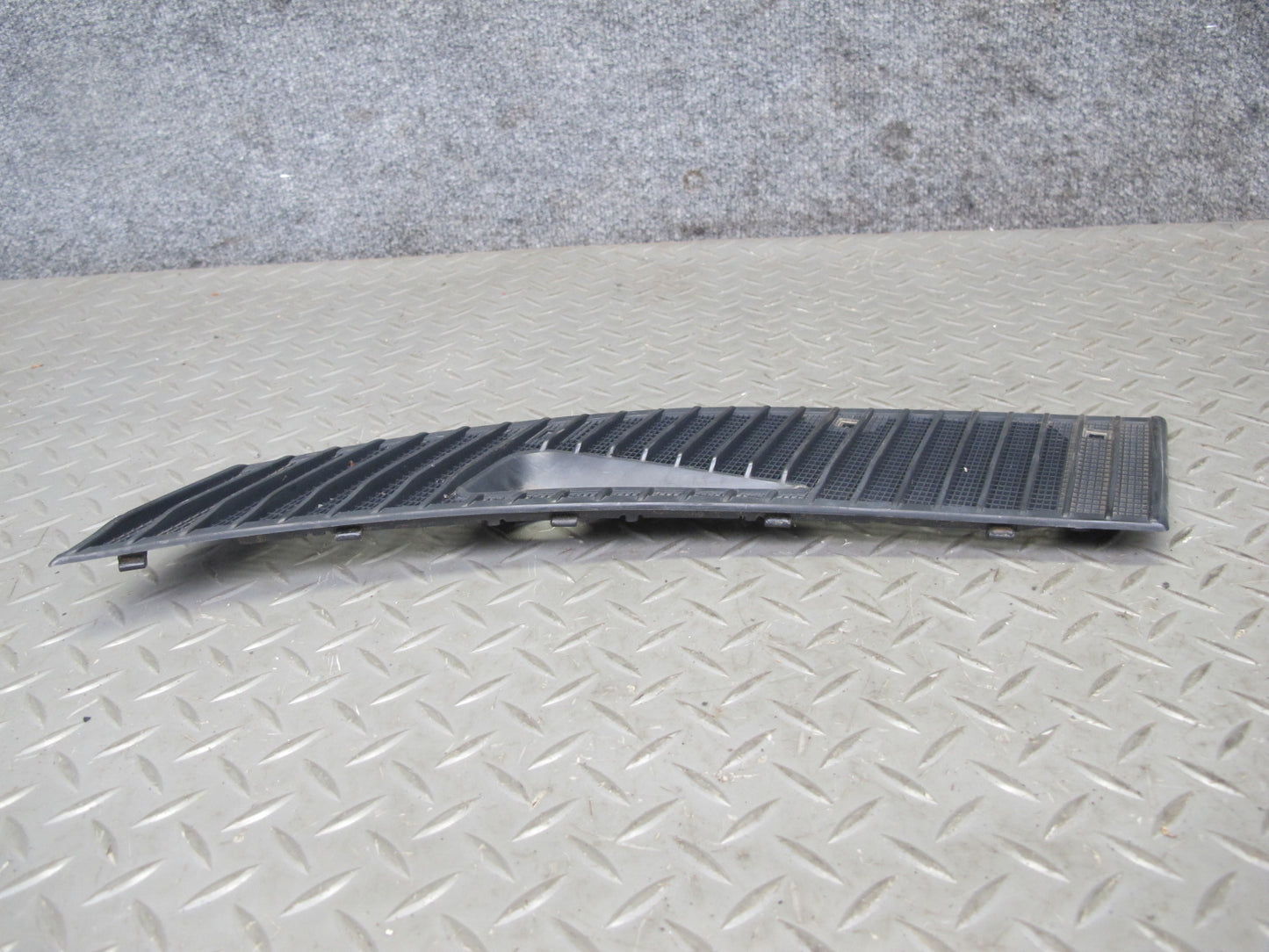 75-85 Mercedes W123 Set of 2 Front Left & Right Hood Vent Cowl Grille OEM