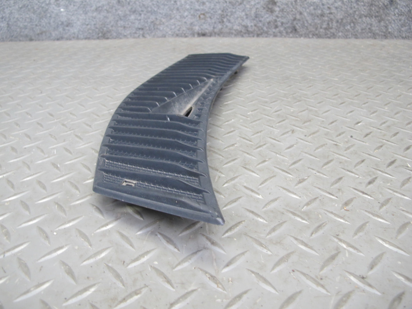 75-85 Mercedes W123 Set of 2 Front Left & Right Hood Vent Cowl Grille OEM
