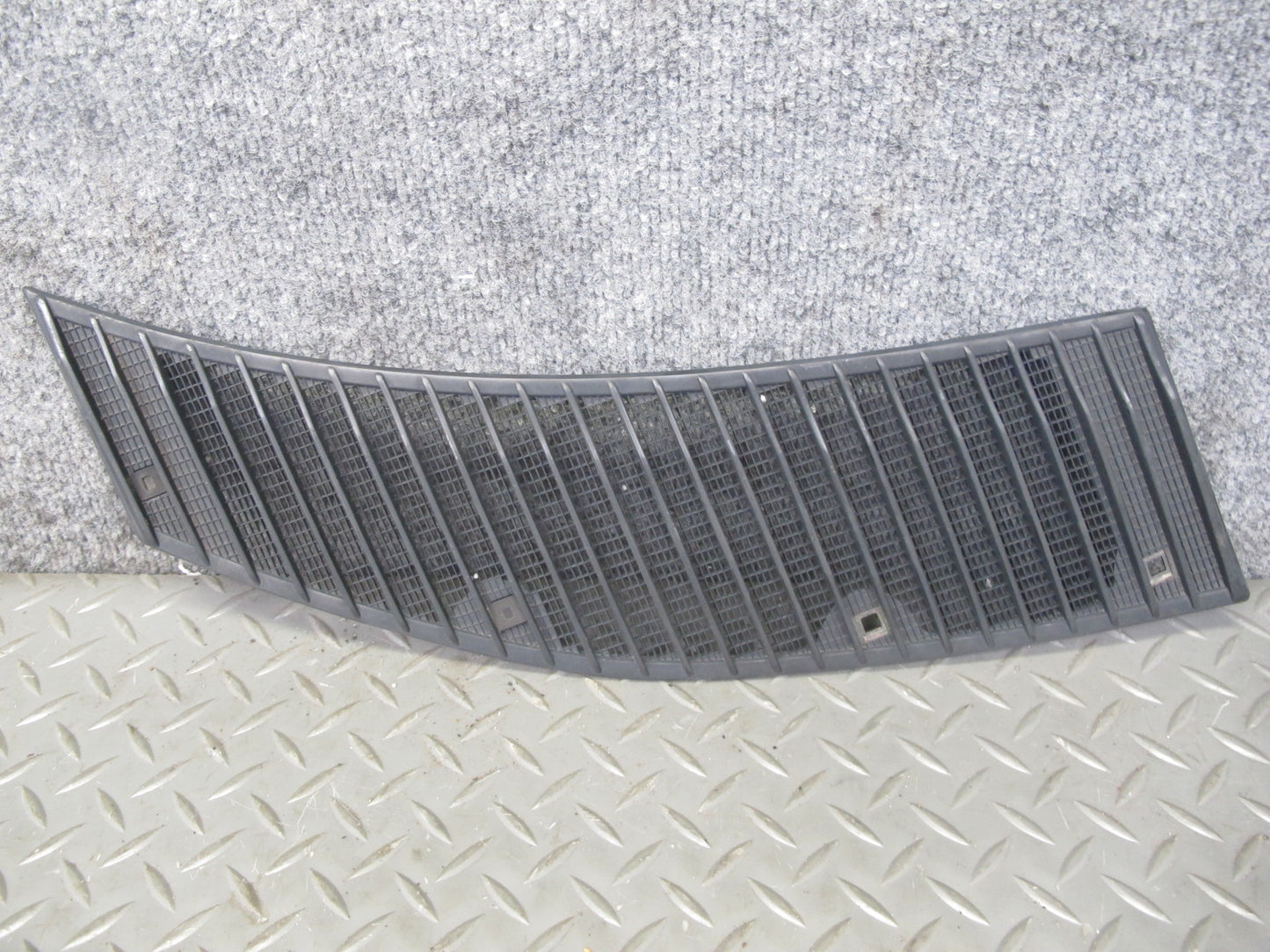 75-85 Mercedes W123 Set of 2 Front Left & Right Hood Vent Cowl Grille OEM