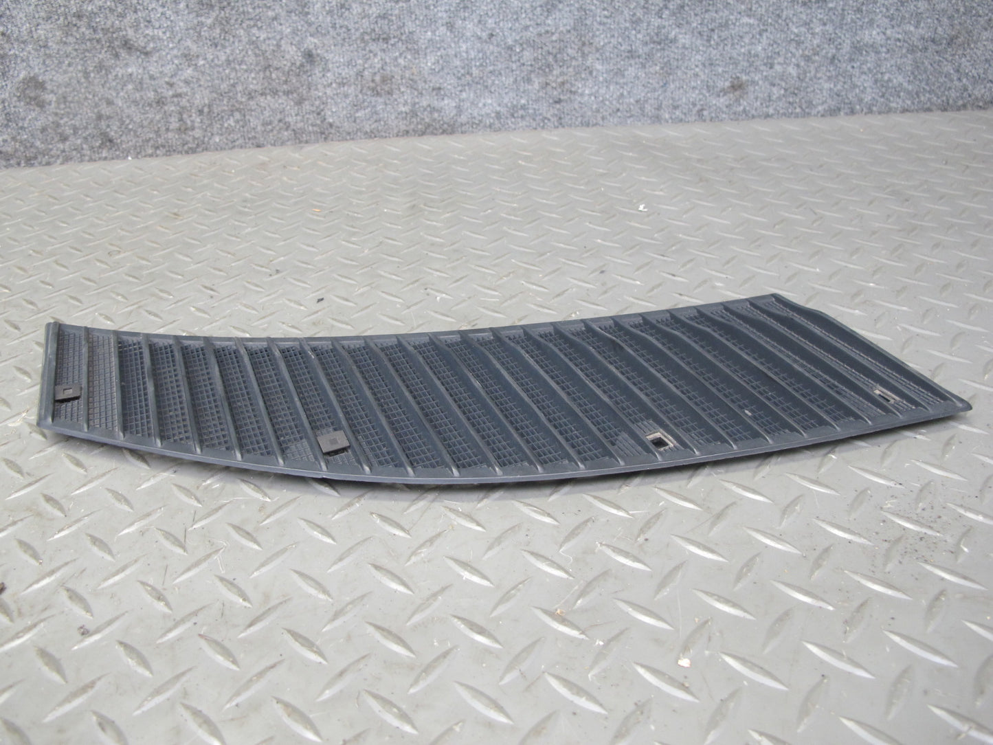 75-85 Mercedes W123 Set of 2 Front Left & Right Hood Vent Cowl Grille OEM