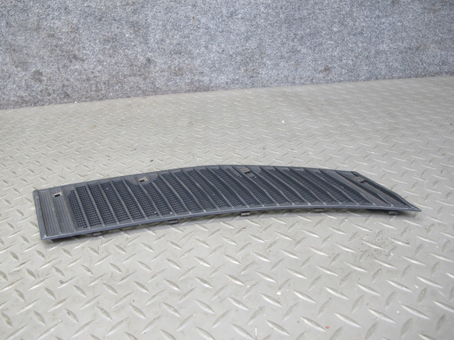 75-85 Mercedes W123 Set of 2 Front Left & Right Hood Vent Cowl Grille OEM