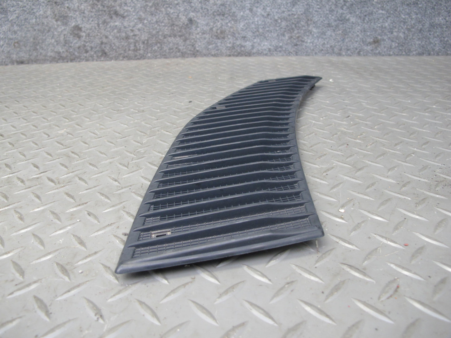 75-85 Mercedes W123 Set of 2 Front Left & Right Hood Vent Cowl Grille OEM