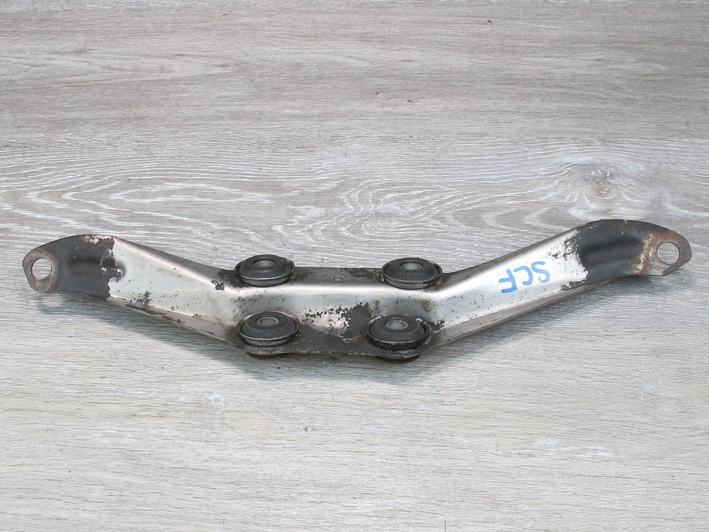 92-00 Lexus UZZ30L SC400 Front Exhaust Pipe Mount Bracket OEM