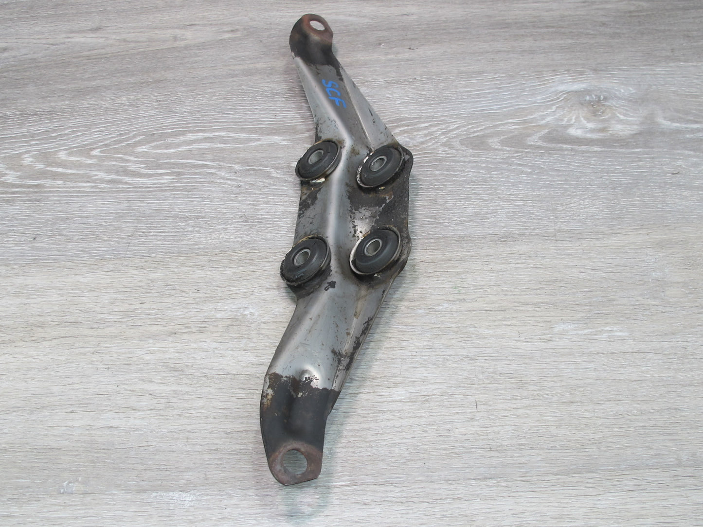 92-00 Lexus UZZ30L SC400 Front Exhaust Pipe Mount Bracket OEM