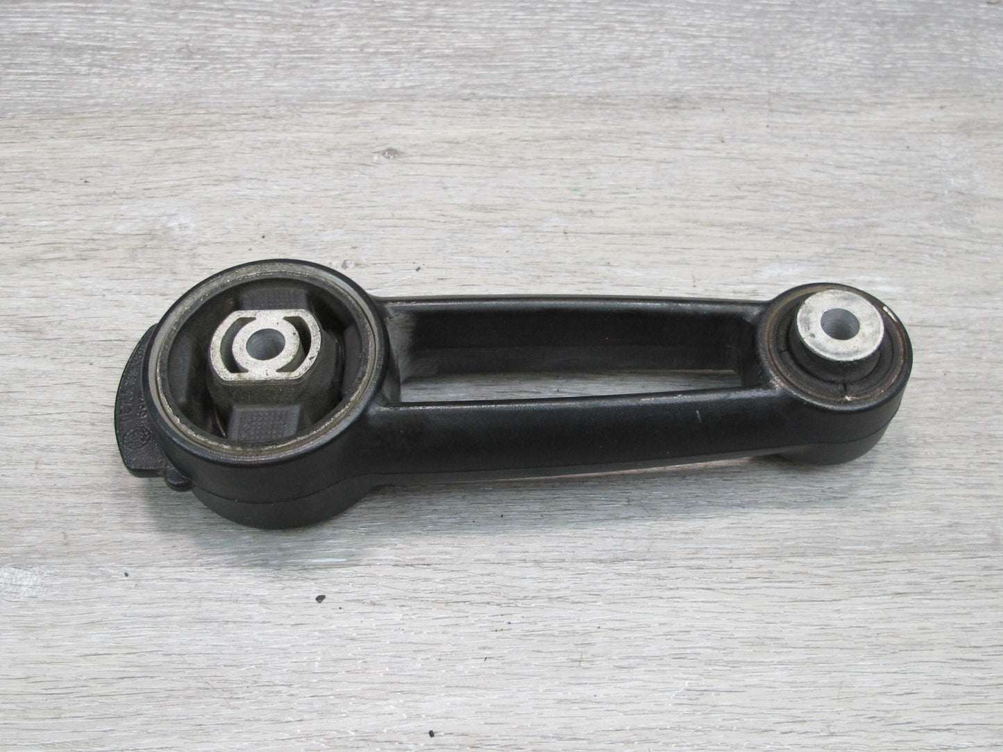2003-2010 Porsche Cayenne 957 Upper Engine Mount Bracket Strut 7L5199331D