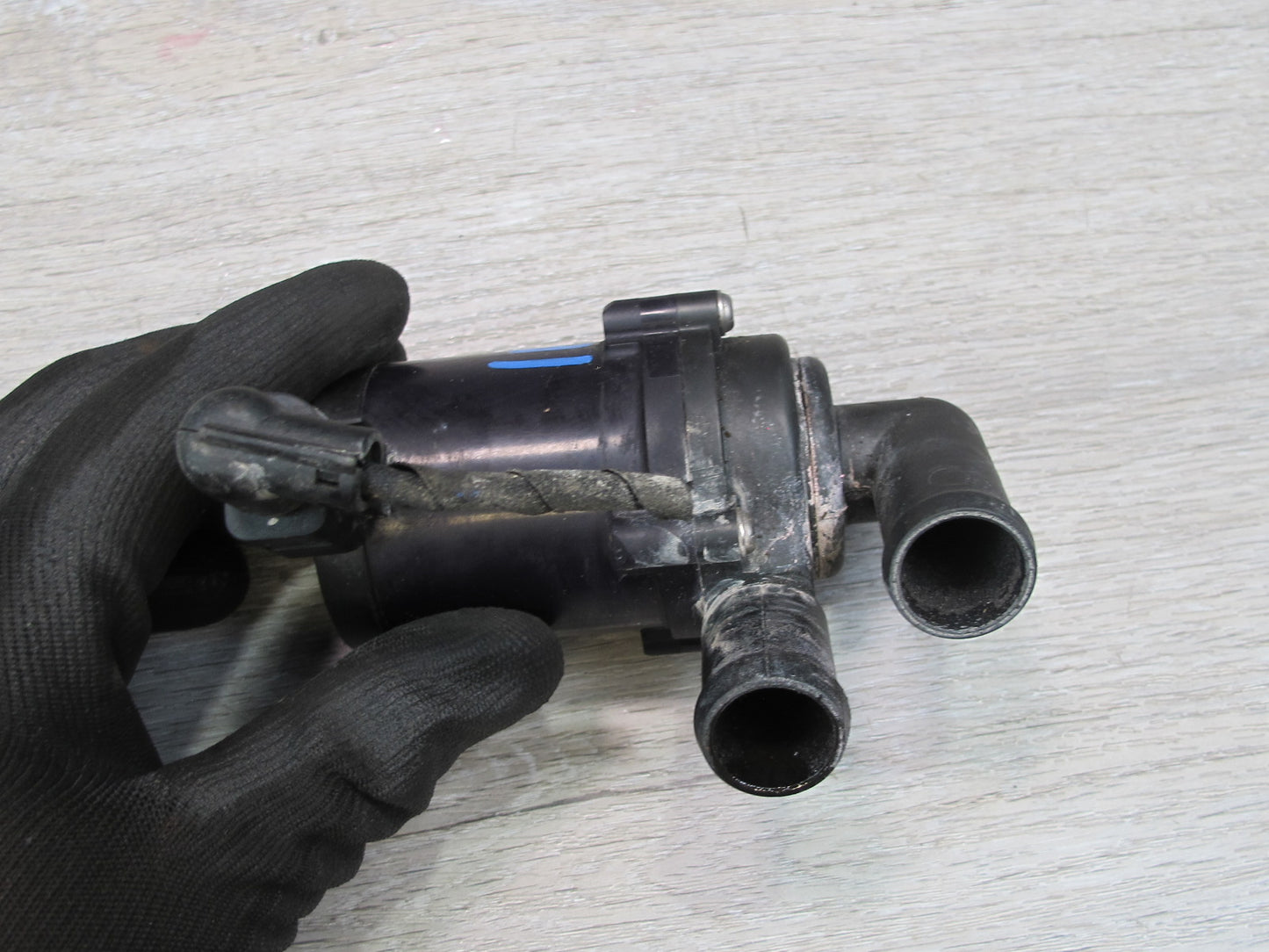 2003-2010 Porsche Cayenne 957 Engine Auxiliary Secondary Coolant Water Pump