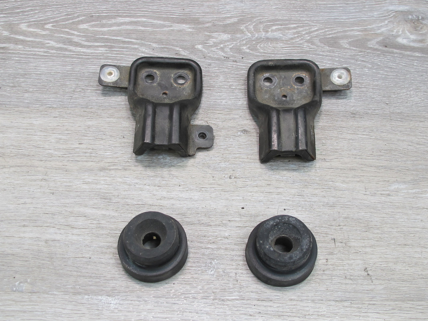 92-00 Lexus UZZ30L SC300 SC400 Engine Radiator Mount Bracket Support Set OEM