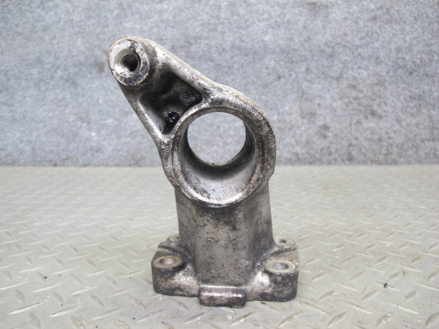81-85 Mercedes W123 300D OM617 Diesel Engine Left Mount Bracket Support