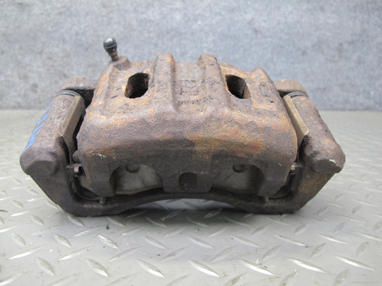 91-99 Dodge Stealth 3000GT FWD NA Set of 2 Front Left & Right Brake Caliper OEM