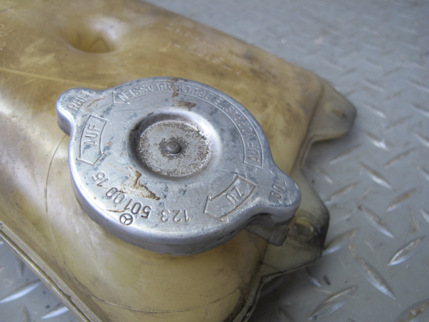 81-85 Mercedes W123 Engine Coolant Expansion Overflow Reservoir Tank