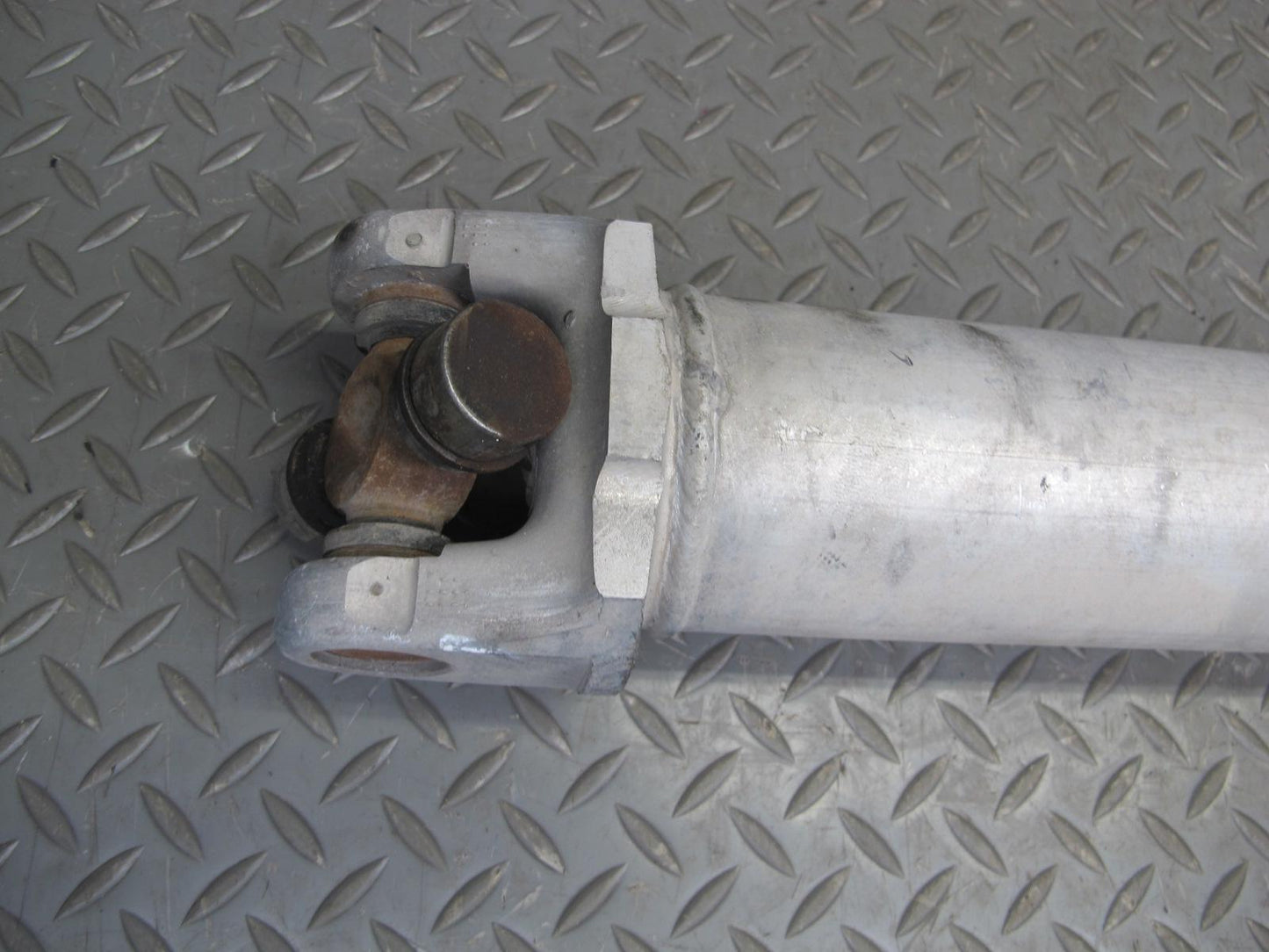 98-99 Chevrolet Camaro LS1 5.7L A/T Rear Drive Shaft Driveshaft 12559525 OEM