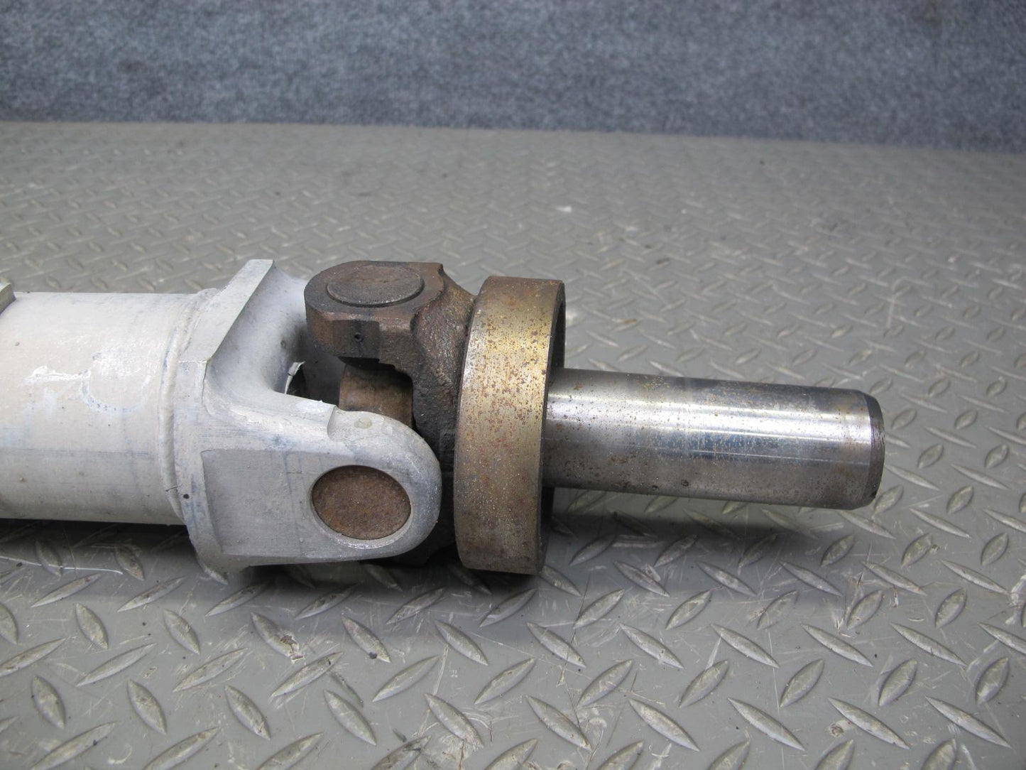 98-99 Chevrolet Camaro LS1 5.7L A/T Rear Drive Shaft Driveshaft 12559525 OEM