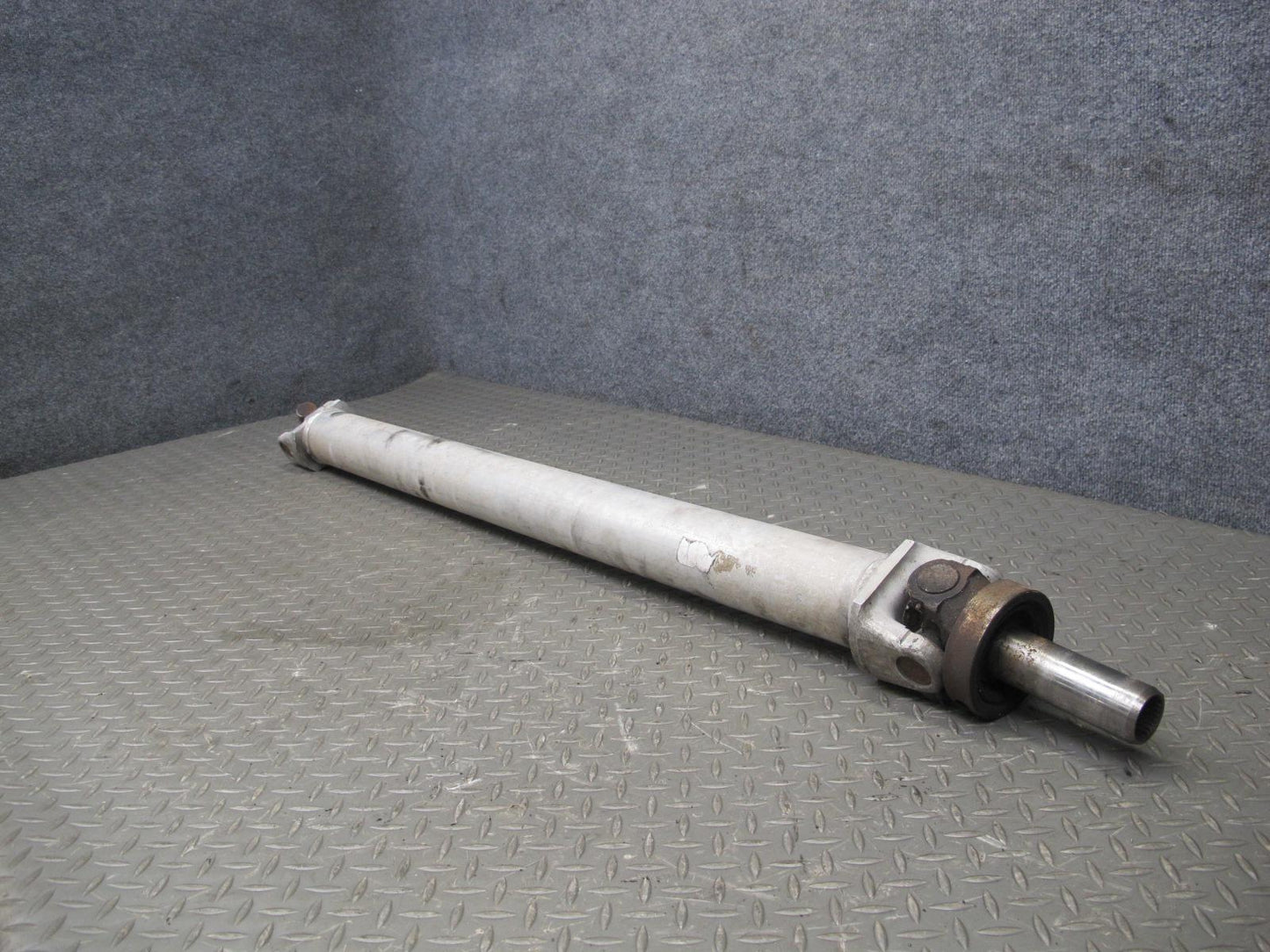 98-99 Chevrolet Camaro LS1 5.7L A/T Rear Drive Shaft Driveshaft 12559525 OEM