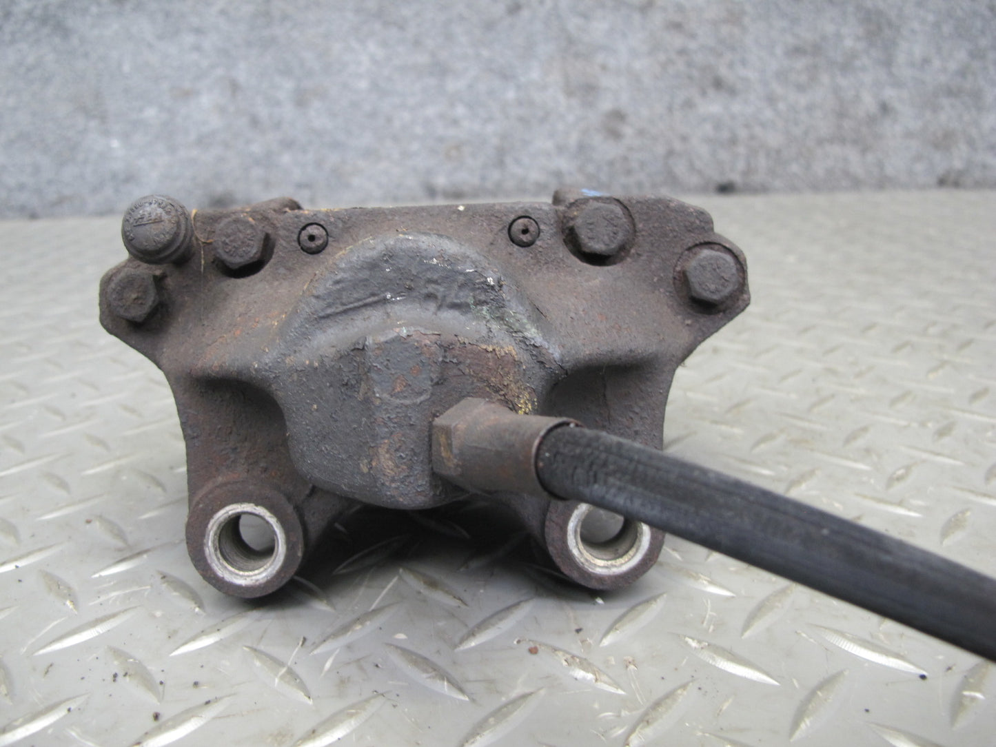 75-85 Mercedes W123 Set of 2 Rear Left & Right Brake Caliper OEM