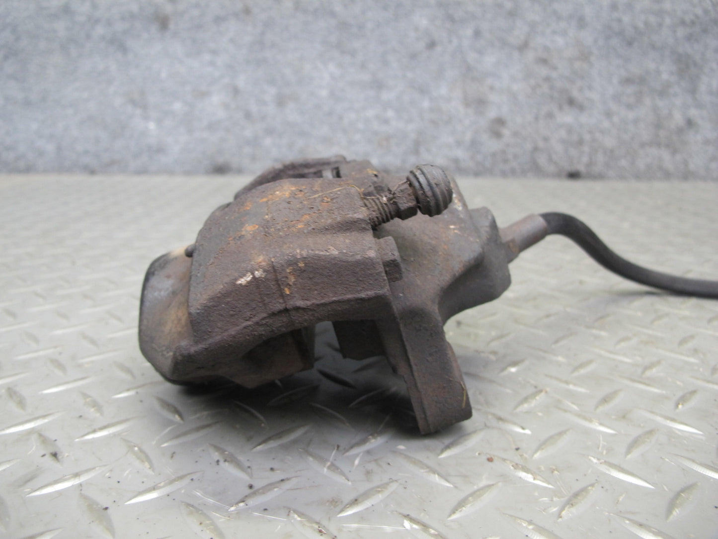 75-85 Mercedes W123 Set of 2 Rear Left & Right Brake Caliper OEM