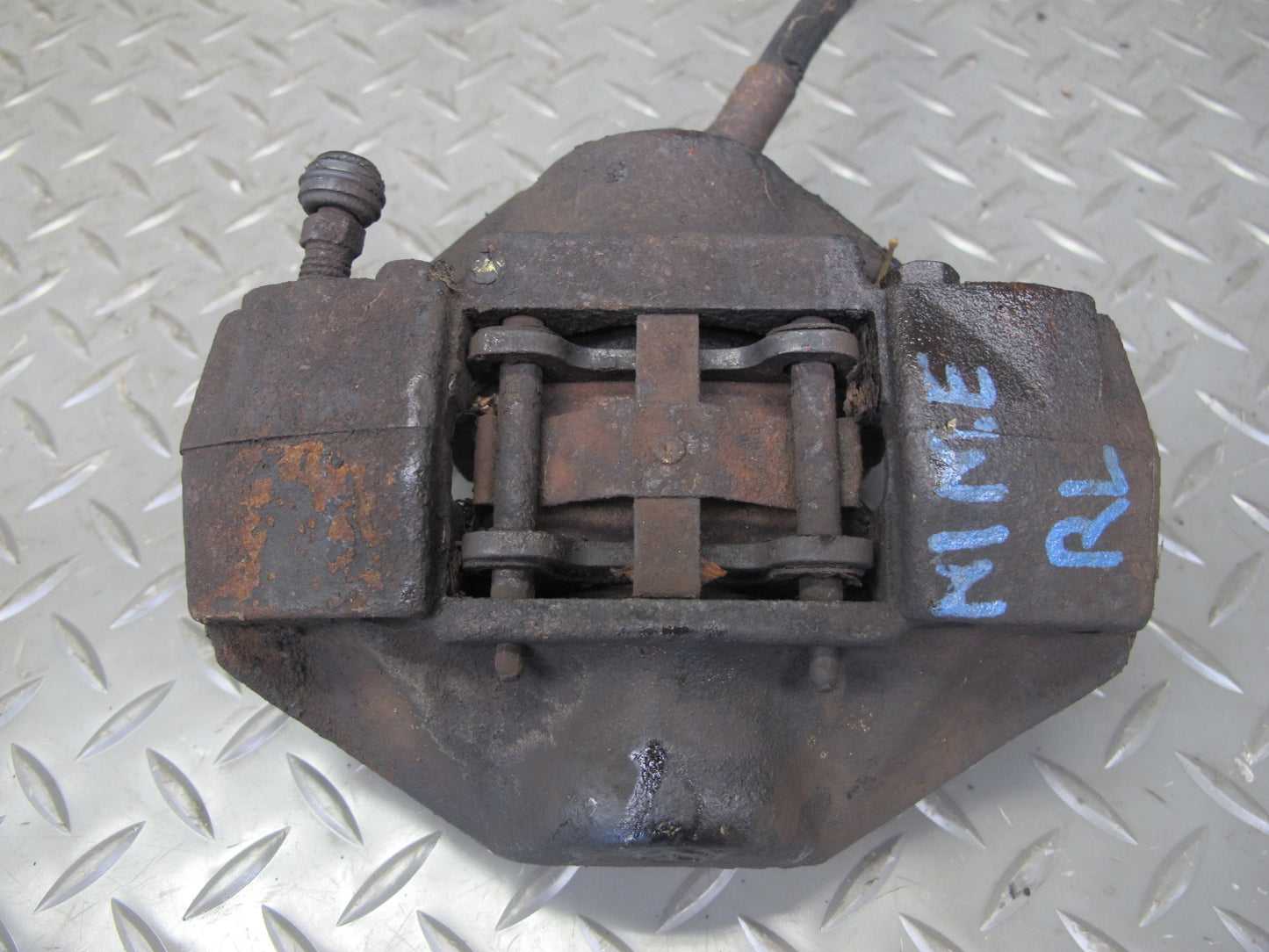 75-85 Mercedes W123 Set of 2 Rear Left & Right Brake Caliper OEM