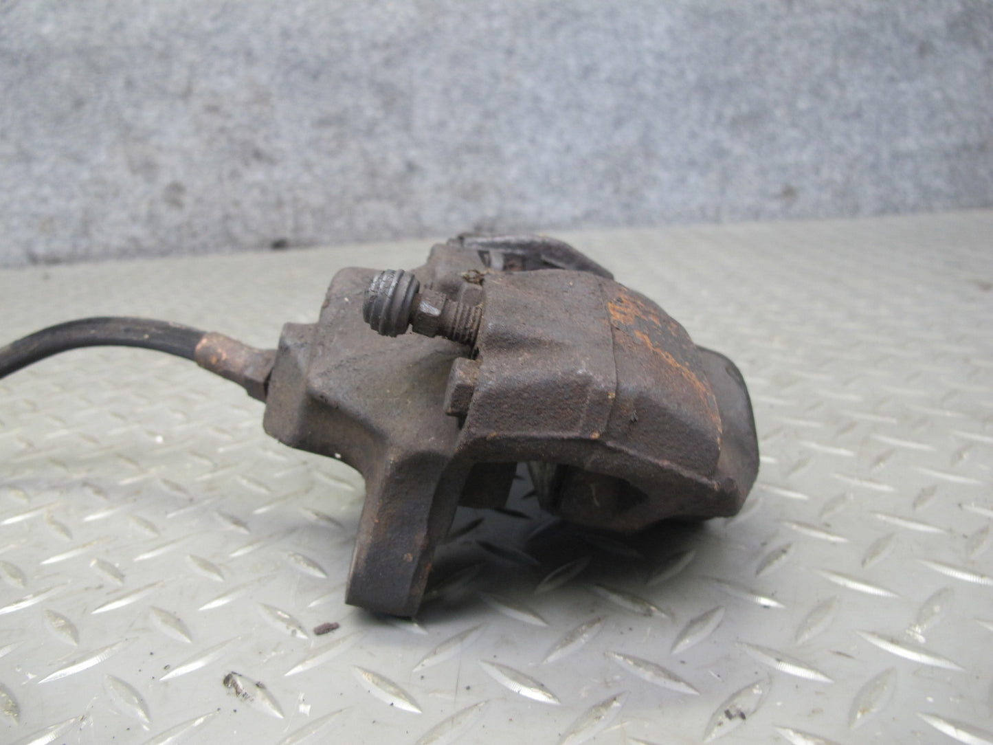 75-85 Mercedes W123 Set of 2 Rear Left & Right Brake Caliper OEM