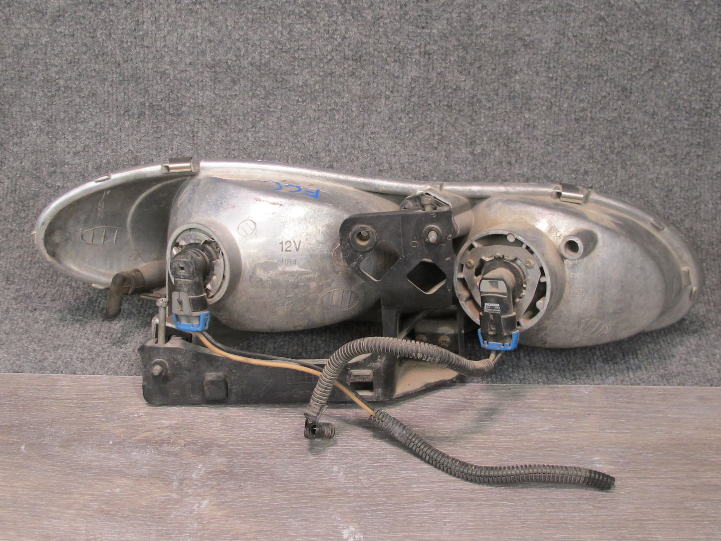 98-02 Chevrolet Camaro Set of 2 Front Left & Right Headlight Lamp OEM