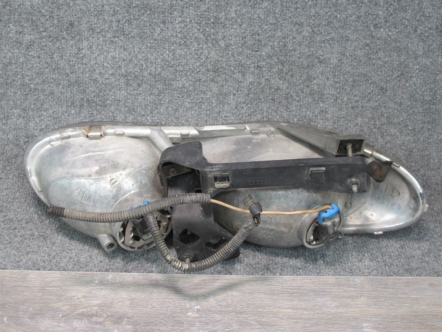 98-02 Chevrolet Camaro Set of 2 Front Left & Right Headlight Lamp OEM