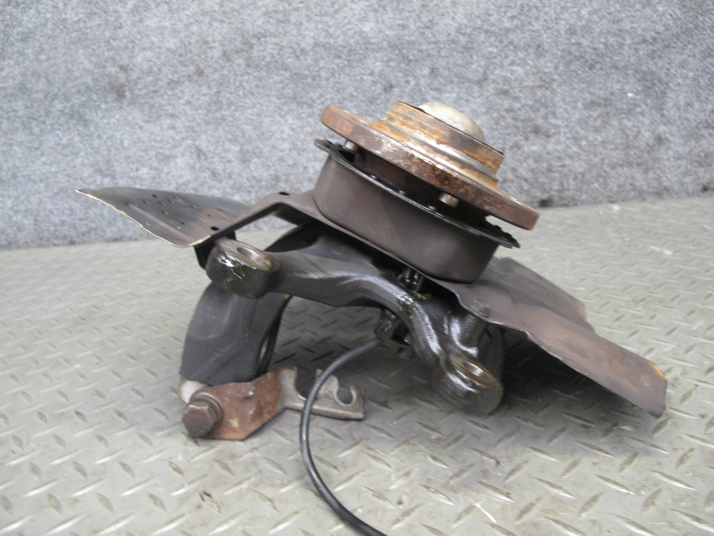 2001-2006 BMW E46 M3 Front Right Spindle Knuckle Wheel Hub Bearing