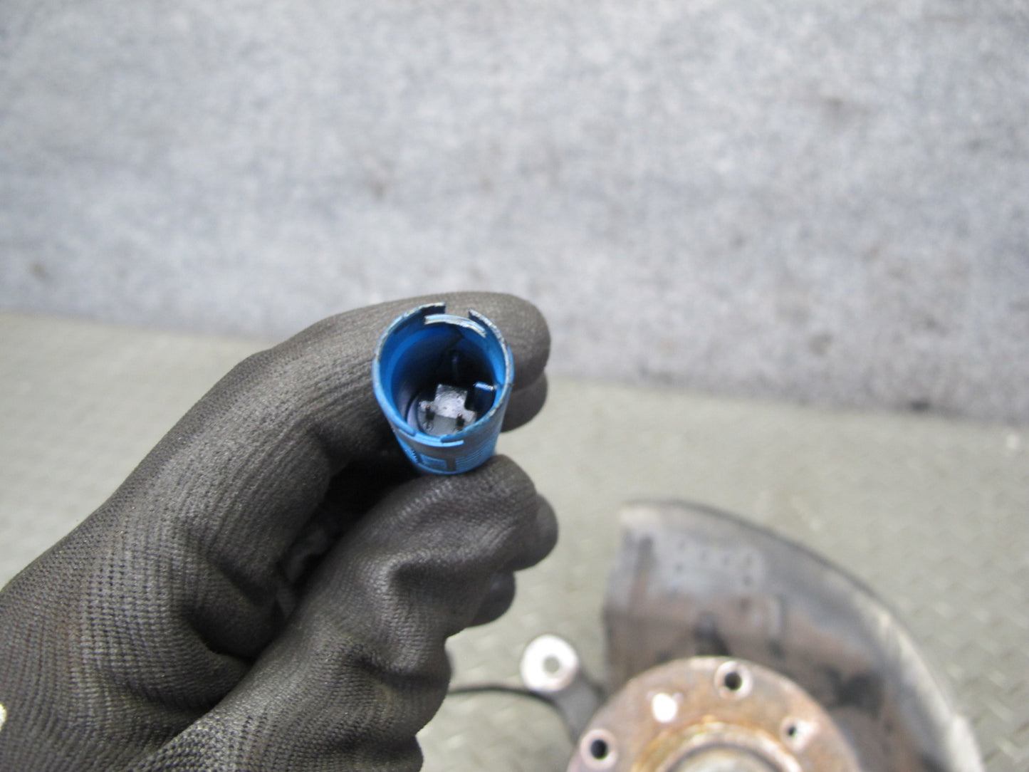 2001-2006 BMW E46 M3 Front Right Spindle Knuckle Wheel Hub Bearing