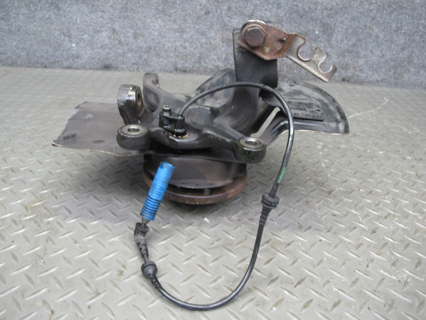 2001-2006 BMW E46 M3 Front Right Spindle Knuckle Wheel Hub Bearing