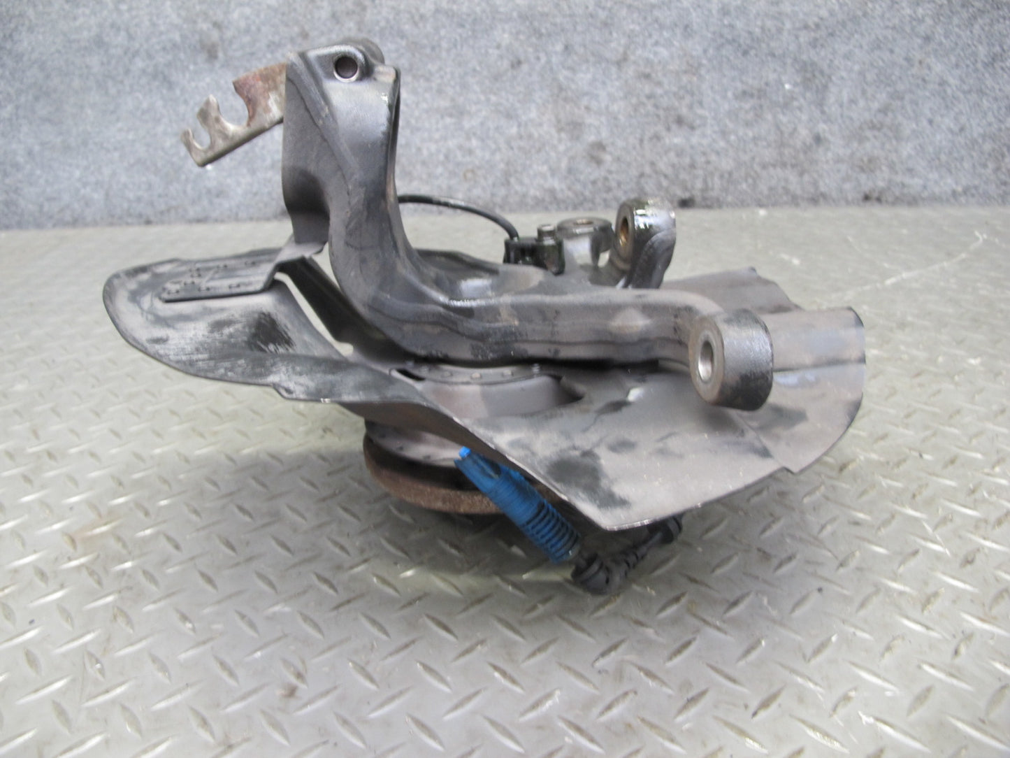 2001-2006 BMW E46 M3 Front Right Spindle Knuckle Wheel Hub Bearing