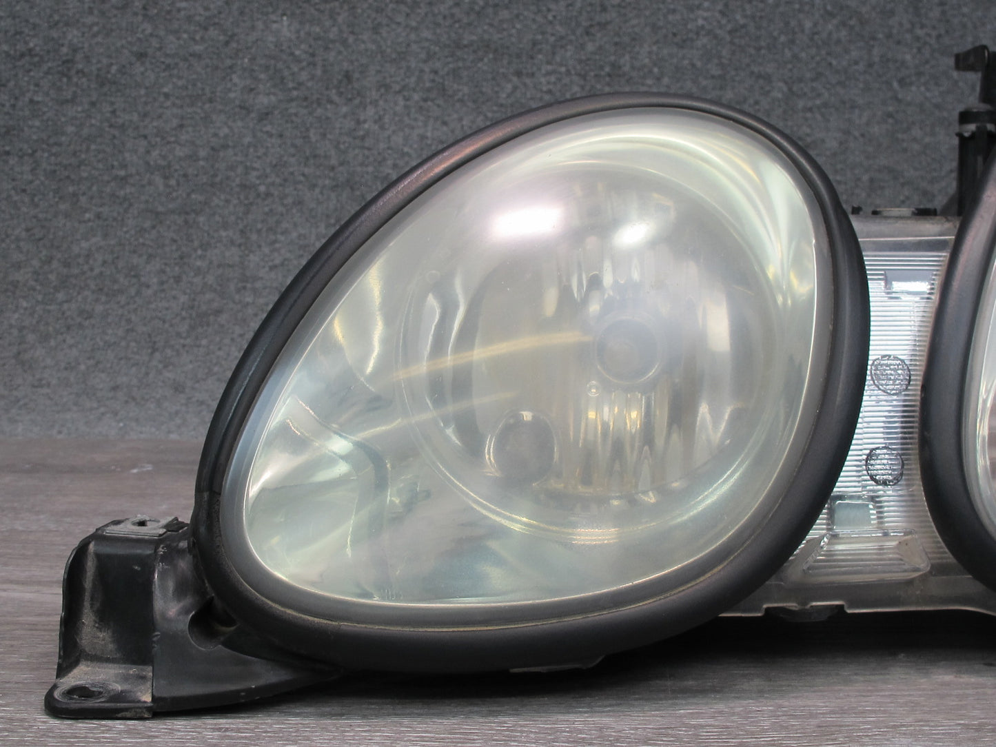 02-05 Lexus JZS160L GS300 GS430 Front Left Halogen Headlight Lamp OEM