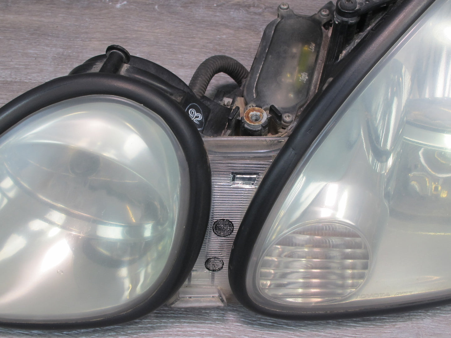 02-05 Lexus JZS160L GS300 GS430 Front Left Halogen Headlight Lamp OEM