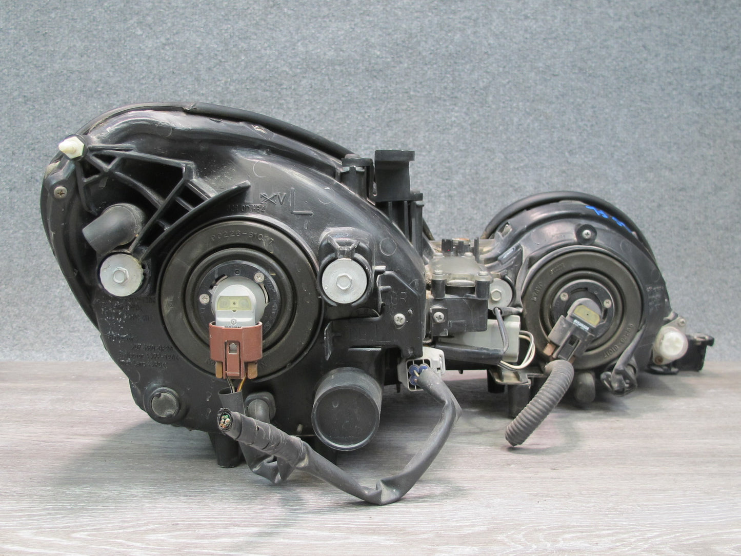 02-05 Lexus JZS160L GS300 GS430 Front Left Halogen Headlight Lamp OEM