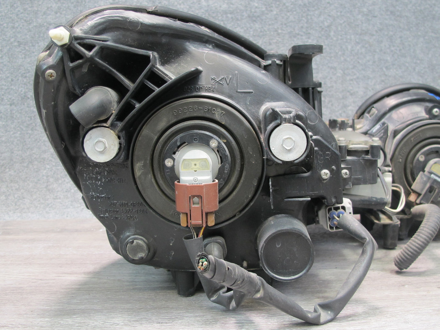 02-05 Lexus JZS160L GS300 GS430 Front Left Halogen Headlight Lamp OEM