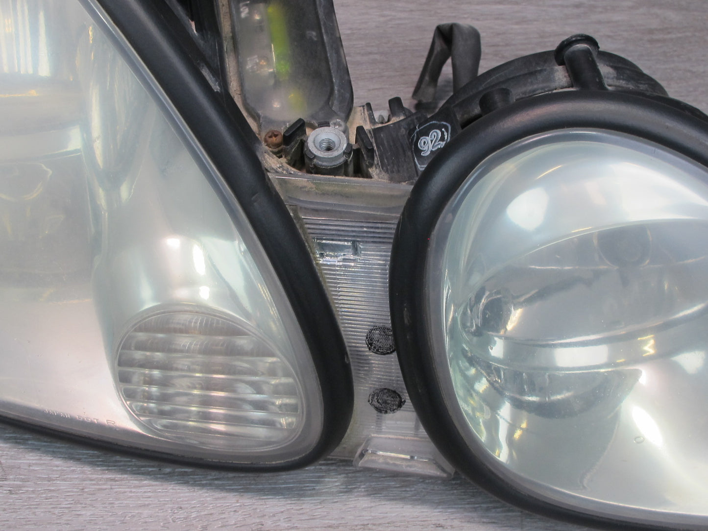 02-05 Lexus JZS160L GS300 GS430 Front Right Halogen Headlight Lamp OEM