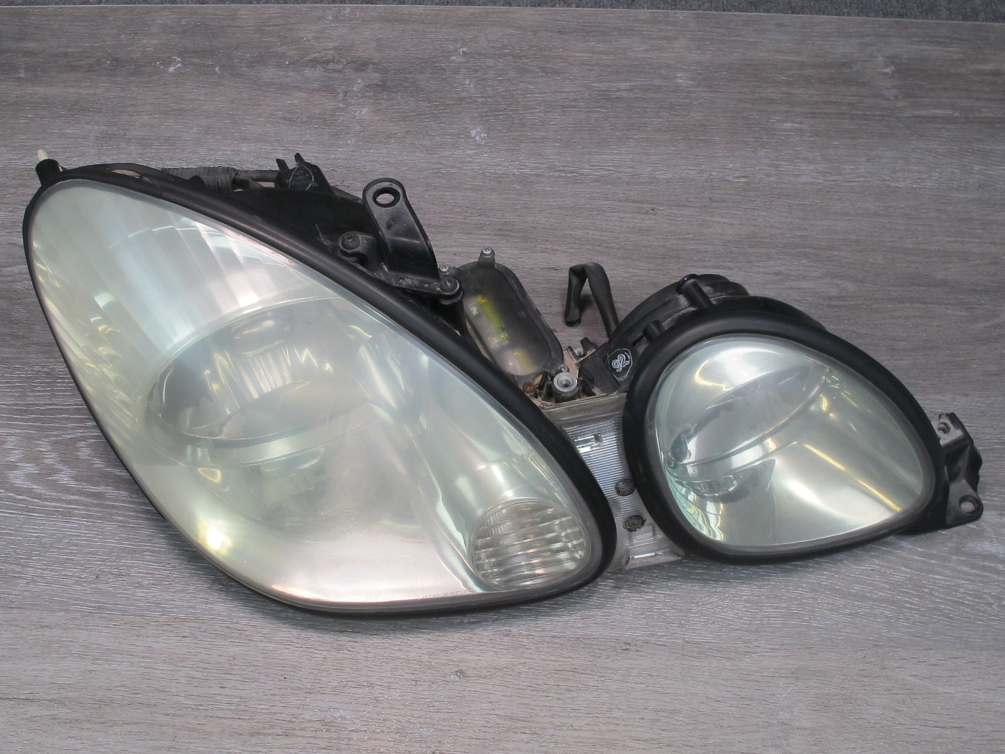 02-05 Lexus JZS160L GS300 GS430 Front Right Halogen Headlight Lamp OEM