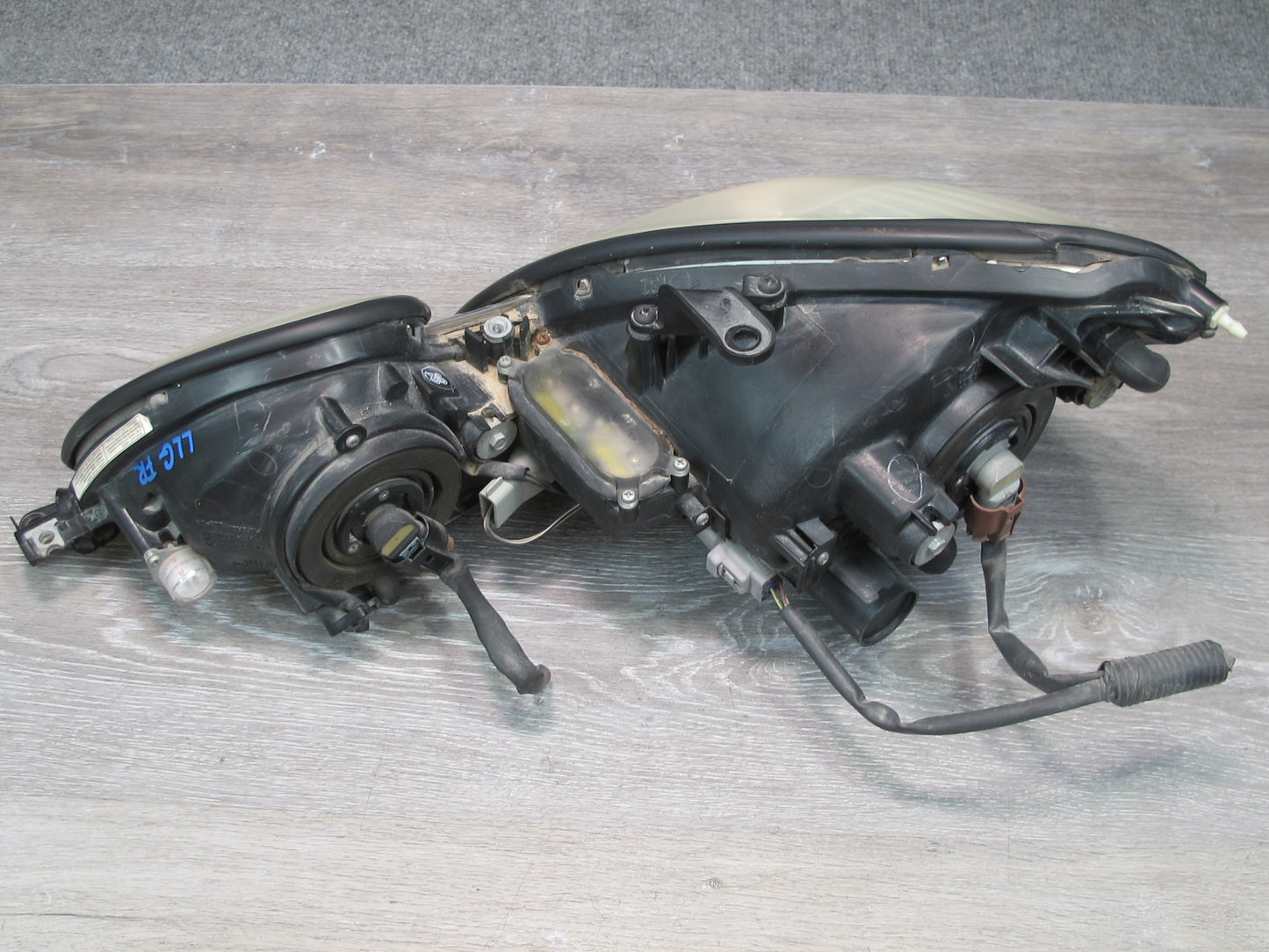 02-05 Lexus JZS160L GS300 GS430 Front Right Halogen Headlight Lamp OEM