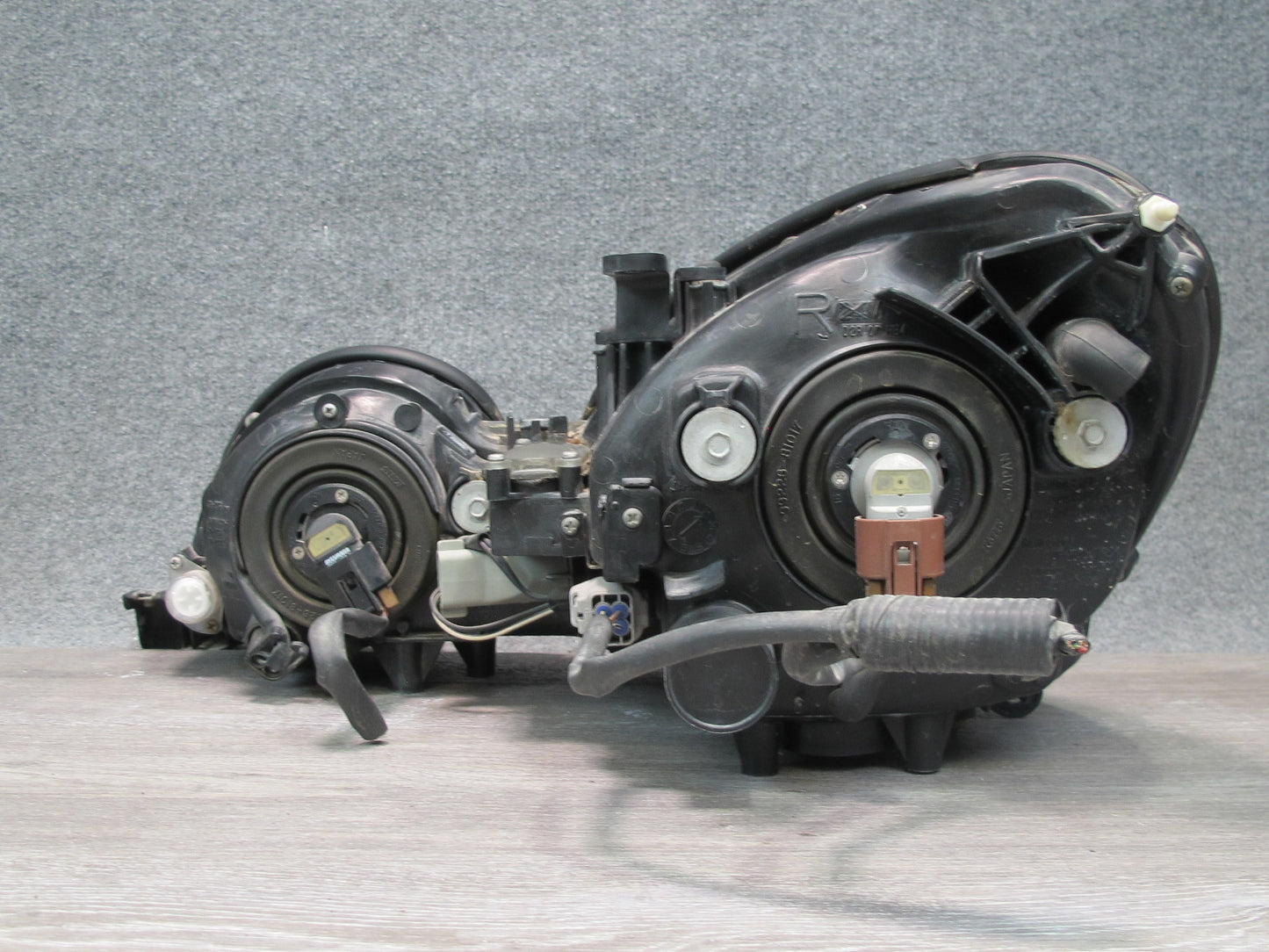 02-05 Lexus JZS160L GS300 GS430 Front Right Halogen Headlight Lamp OEM