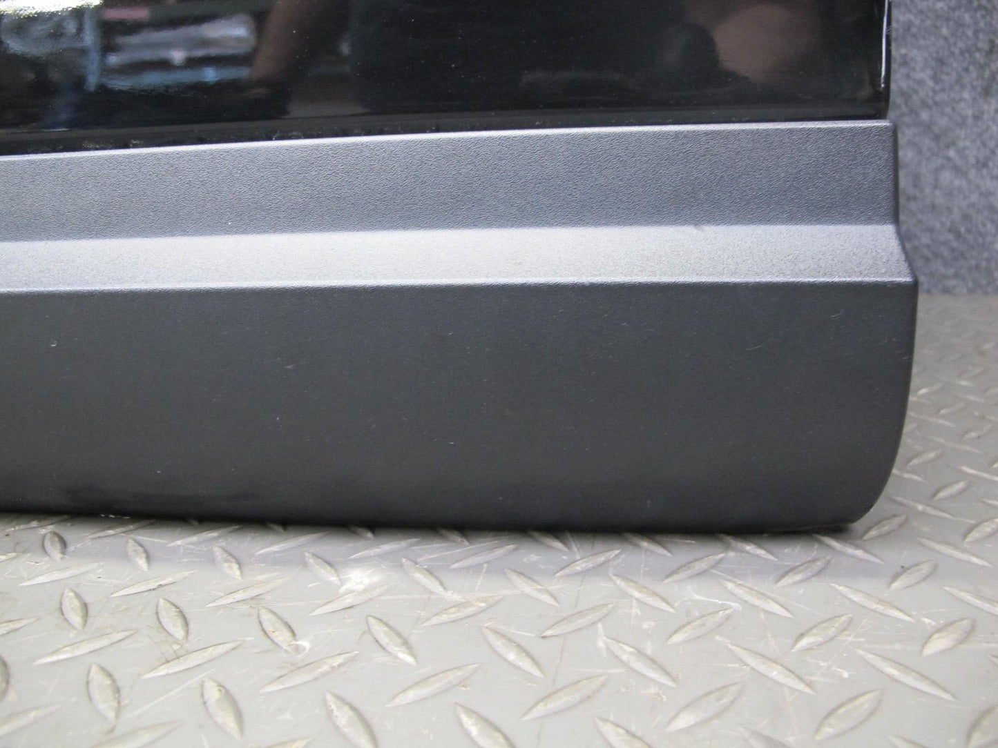 2017-2020 Maserati Levante M161 Front Left Door Shell Panel Black