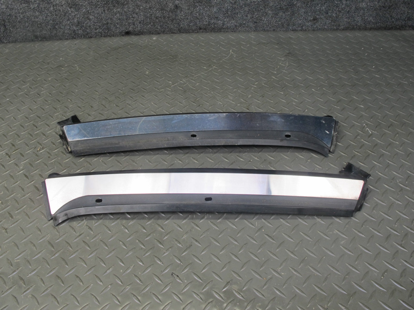 2003-2009 Hummer H2 Front Left Right Windshield A Pillar Trim Molding Panel Set