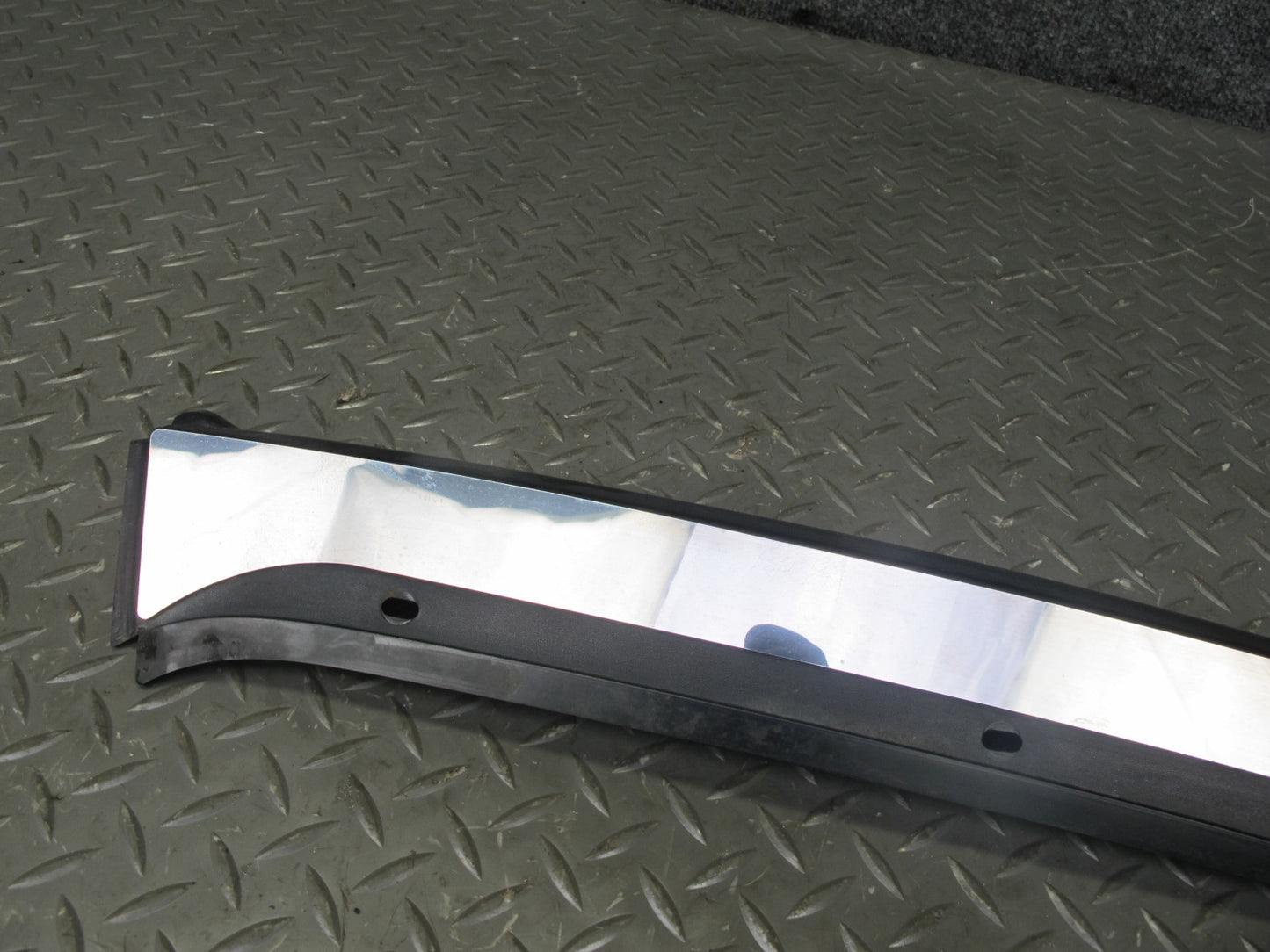 2003-2009 Hummer H2 Front Left Right Windshield A Pillar Trim Molding Panel Set