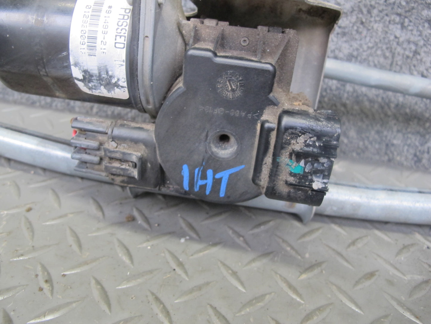 2003-2007 Hummer H2 Windshield Wiper Transmission Linkage W/ Motor