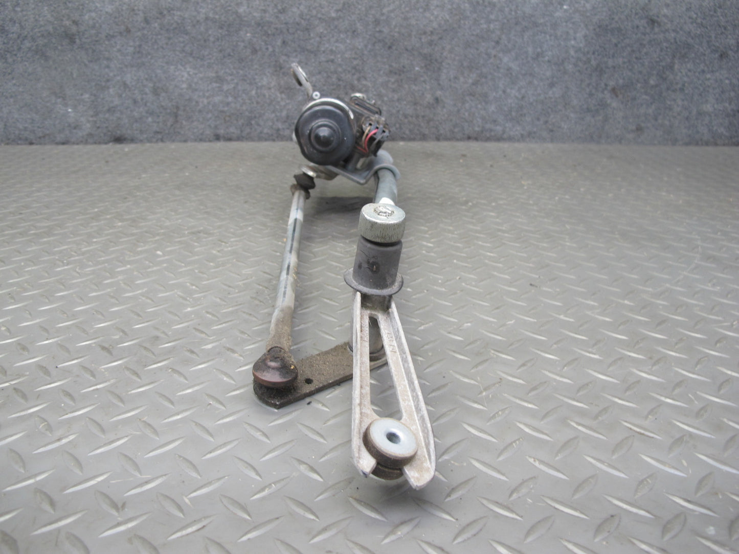 2003-2007 Hummer H2 Windshield Wiper Transmission Linkage W/ Motor
